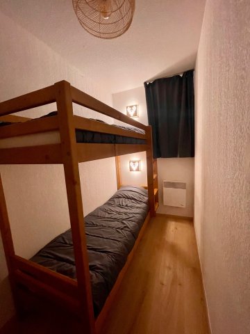 Chambre avec 4 lits à étage