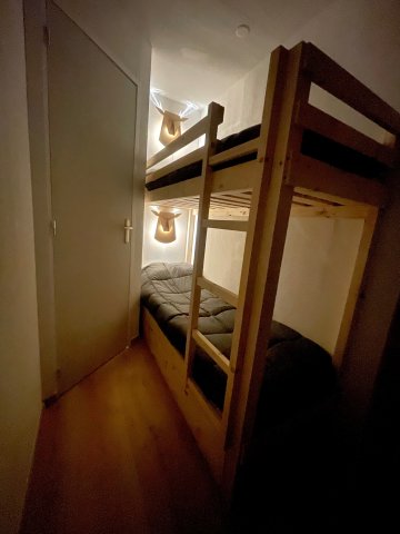 Chambre avec 4 lits à étage