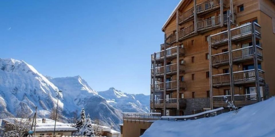 Situé au pied du Jardin des Piou-Piou et à deux pas de la Maison de l’Enfant