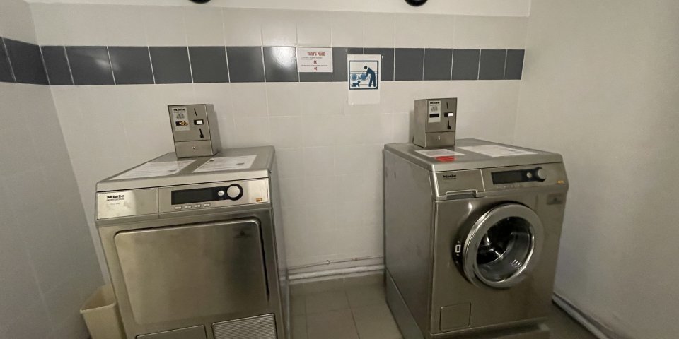 Lave linge seche linge payant dans la residence