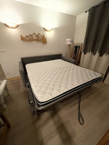 Canapé lit avec Bon matelas épais 