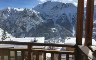 Vue magnifique du balcon 