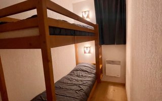 Chambre avec 4 lits à étage