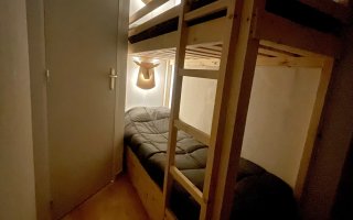 Chambre avec 4 lits à étage